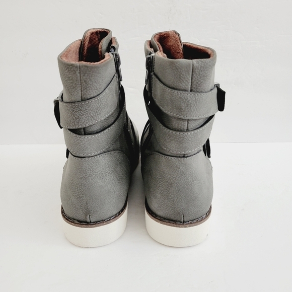 NEW BOC  Gray Faux Leather Kiley Boots , Size 9 - Picture 4 of 7